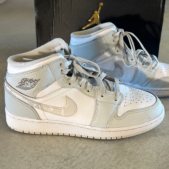 🎉 HOST PICK🥳 Air Jordan 1 Mid Grey Camo - Picture 2 of 16